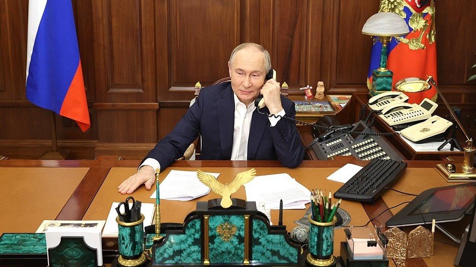 Владимир Путин поговорил по телефону с Ариной Порхал