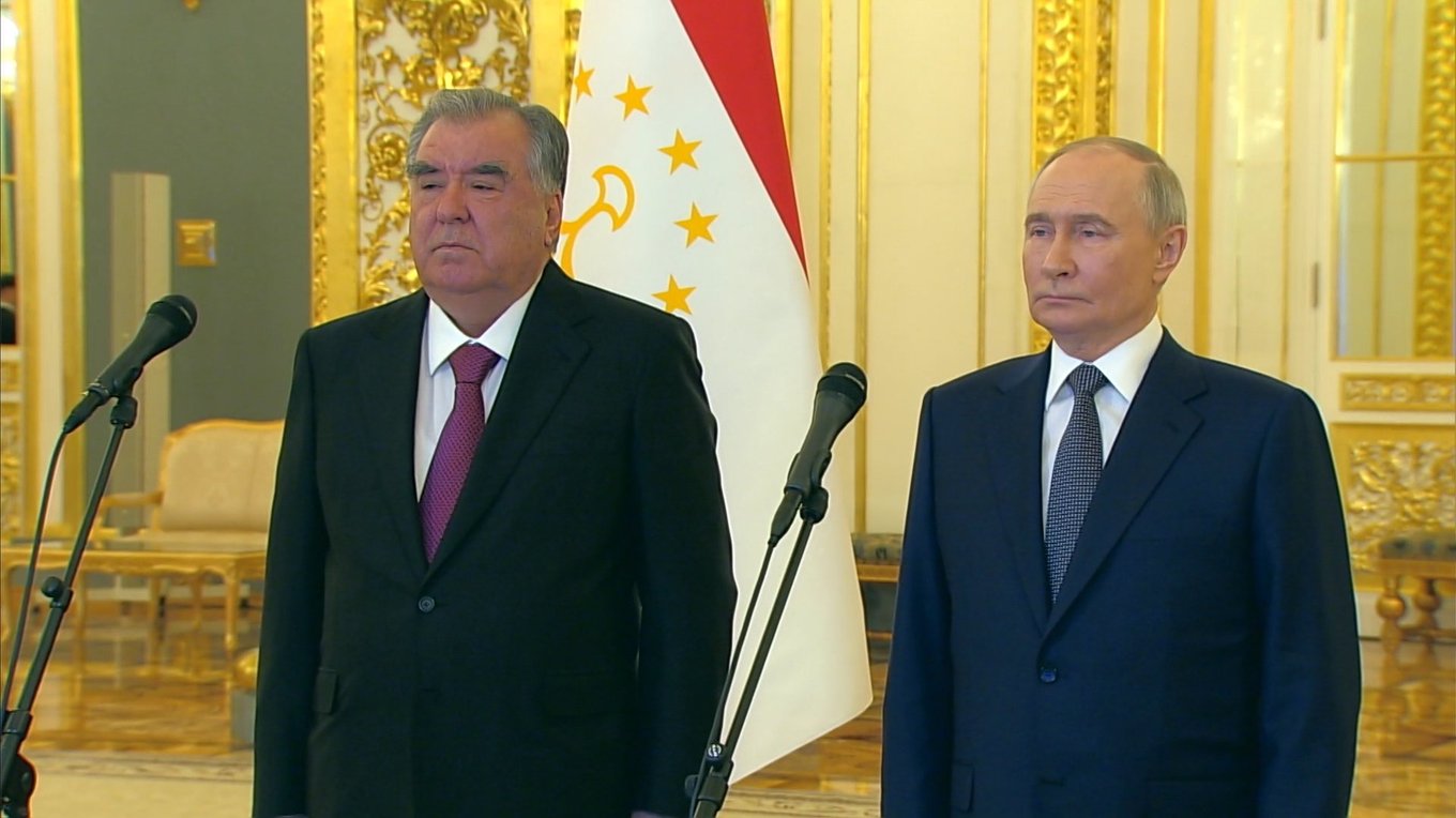 Церемония по случаю начала строительства в Таджикистане объектов культуры