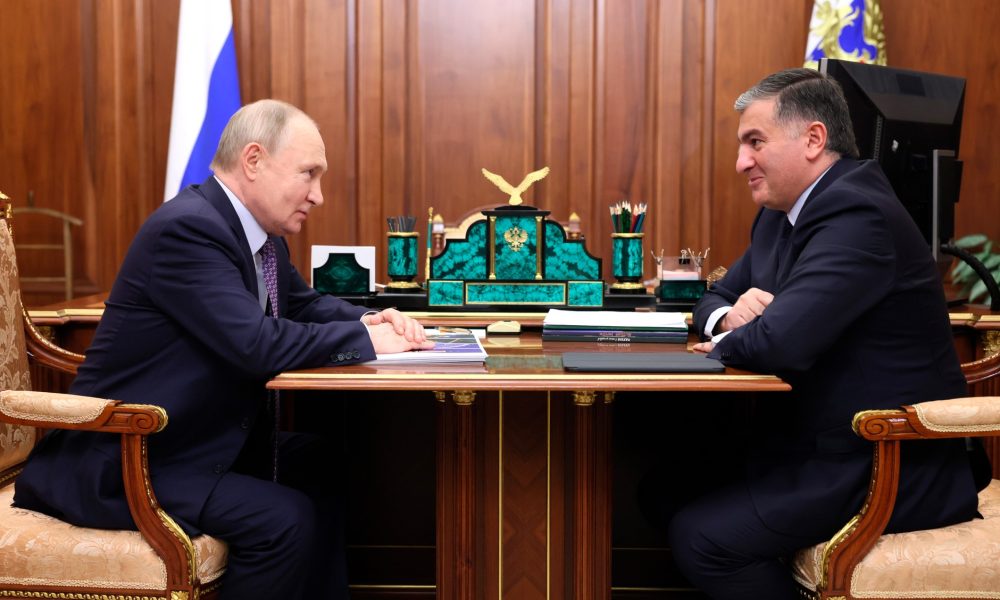 С основателем группы компаний «Регионы», председателем правления холдинговой компании «Остров мечты» Амираном Муцоевым.