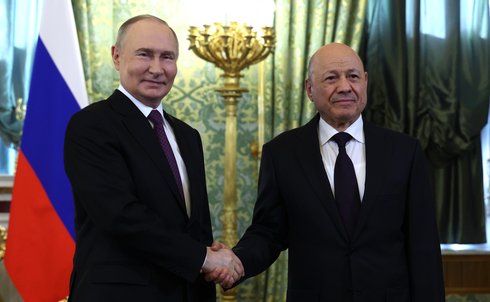 С Председателем Руководящего президентского совета Йеменской Республики Рашадом Мухаммедом Аль-Алими.